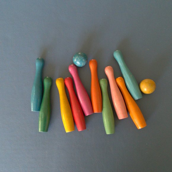 Vintage Colorful Wooden Toy Bowling 10 Pin Set Game w/ 2 Wood Balls - Picture 2 of 7